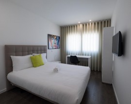 Quarto individual com wc privado e ar condicionado em Braga