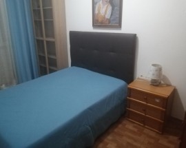 Quarto com cama de casal na Amadora rua Garcia da Orta