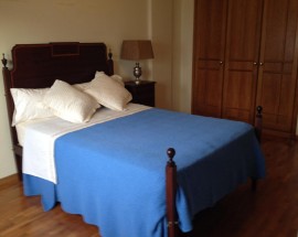 Menina estudante ou trabalhadora perto Metro das Laranjeiras