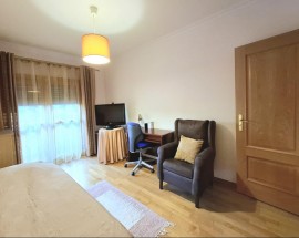 Quarto em Urbanizacao Almirante Loures