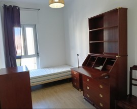 Quarto individual ambiente familiar em Oeiras