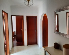 Quartos individuais mobilados a raparigas em Alfornelos