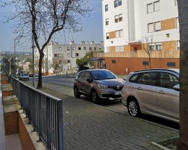 Arrenda se quarto feminino a estudante Santa Clara Lisboa