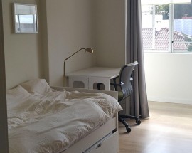 Quarto espacoso e soalheiro para estudantes Oeiras Parque