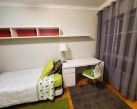 Quarto bem localizado e perto do Metro na Amadora