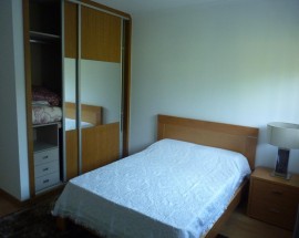 Quarto mobilado com wc privativo em moradia perto do IPT