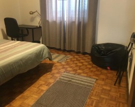 Spacious sunny room with doublebed near Areosa Paranhos