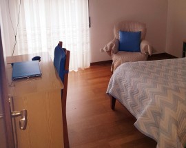 Quarto individual com wc privativo em Evora