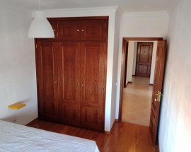 Arrendo quarto em T2 Faro