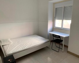 Quarto individual ou casal 9 minutos comboio Lisboa Rossio