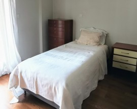 Quarto individual casa de banho privativa em Odivelas