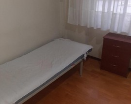 Quarto a rapaz trabalhador em Rio Maior