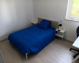 Quarto mobilado tudo incluido excelente local em Oeiras