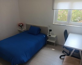 Quarto mobilado perto das praias e da NOVA SBE OEIRAS