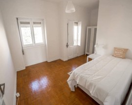 Quarto perto do hospital de Faro para rapariga