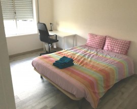 Spacious room w doublebed at Sra da Hora ESAD IPAM ISAG