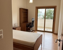 Arrendo quarto com varanda na Amadora