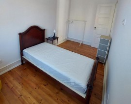 Quartos na Amadora frente a Estacao de Comboios