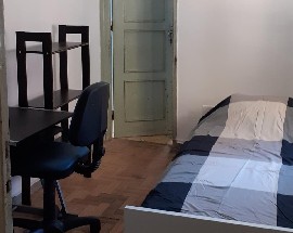 Quarto com wc em T3 Estrela Lisboa