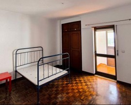 Alugo quarto em Almada na freguesia do Pragal