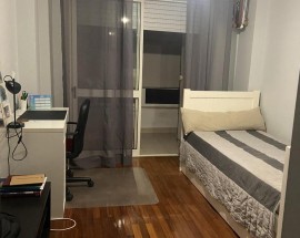Arrendo quarto a menina Universitaria em casa familiar