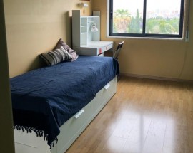 Quarto em T2 em predio recente em Telheiras