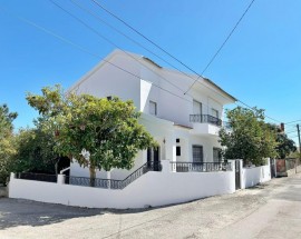 Aluguer de Quartos Rooms for Rent Charneca da Caparica