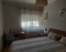 Quarto para arrendar num T3 no centro de Famalicao