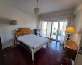 Arrendo quarto para duas pessoas em S Joao do Estoril