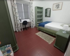 Arrendo quarto a rapariga no centro historico de Evora