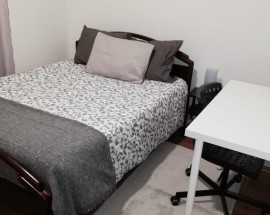 Quarto em zona central de Almada
