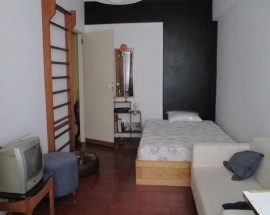 Quarto a estudante do genero feminino Lisboa Ajuda