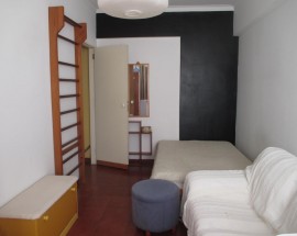 Quarto a estudante do genero feminino Lisboa Ajuda