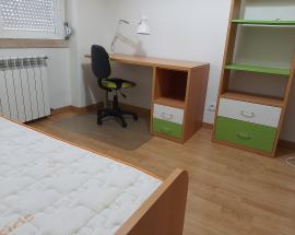 Quarto para rapariga estudante Campus Universidade de Lisboa