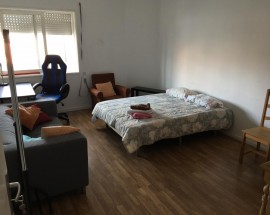 Spacious single room with double bed at Bonfim Antas Alameda