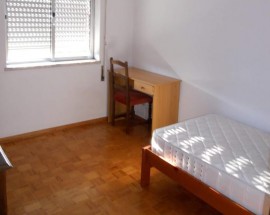 Alugo quarto a rapariga em Castelo Branco