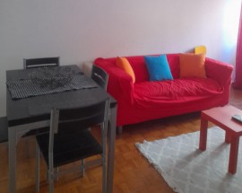 Alugo 3 quartos Lisboa junto ao metro