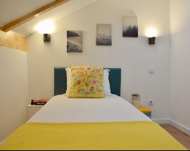 Bedroom with private bathroom and ac in Porto Center