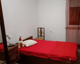 Quarto para menina ou senhora em Queluz