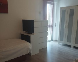 Alugo quarto em Linda a Velha ao lado da Carris