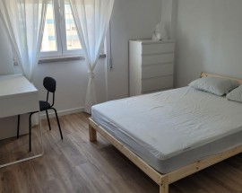 Excelente suite remodelada a 7 min a pe do metro de Odivelas