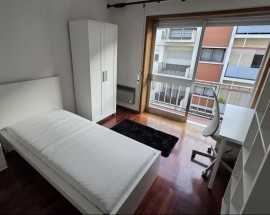 Quarto para menina estudante no centro de Aveiro