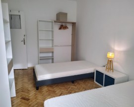 Quarto duplo camas individuais so mulheres Queluz