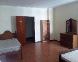 Alugo quarto a meninas em Braganca