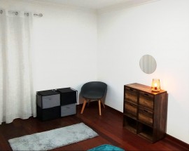 Arrendo quarto individual em Ponta Delgada