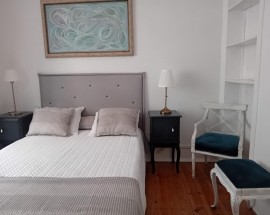 Ola Sou educadora arrendo excelente quarto em minha casa
