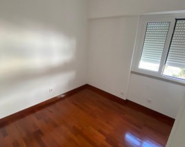 Procuramos menina estudante para partilhar T3 em Lisboa