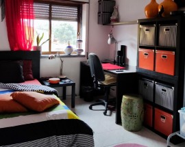 Quarto individual em vivenda na Sobreda da Caparica