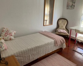 Quarto estudantes genero feminino Olivais