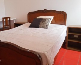 Quarto individual feminino para profissional ou estudante